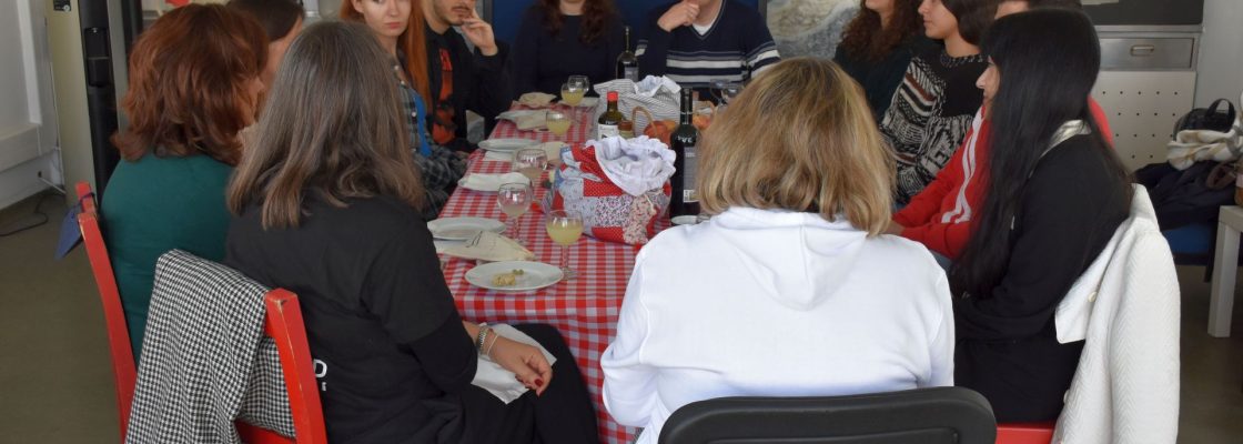 (Português) À Mesa é que a Gente se Entende: Évora promove ciclo de conversas em torno da can...