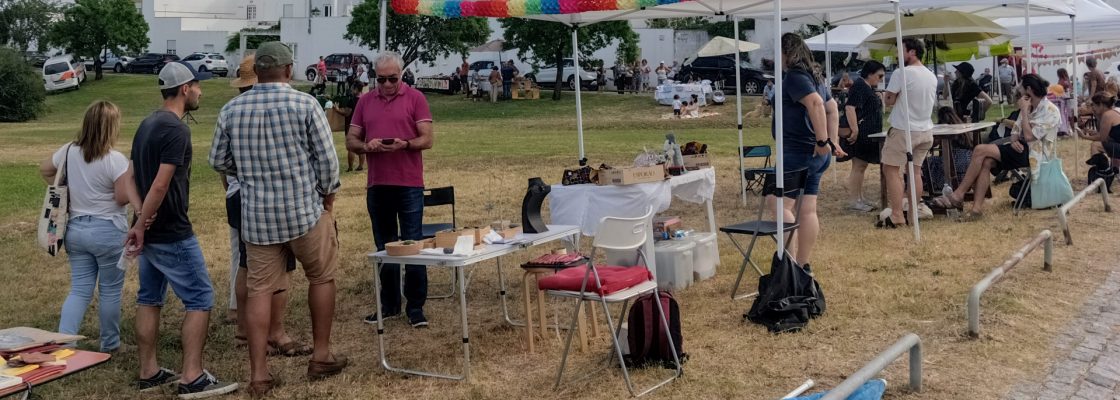 (Português) “A NOSSA FEIRA” Aconteceu no Bairro da Malagueira e teve a visita do Presidente ...