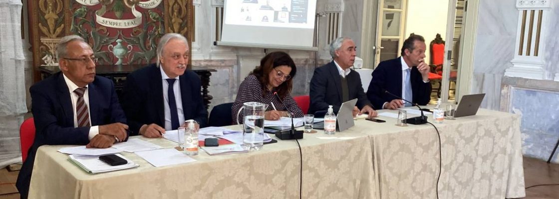 (Português) Em reunião com a Associação Nacional de Municípios Portugueses –  Autarcas...