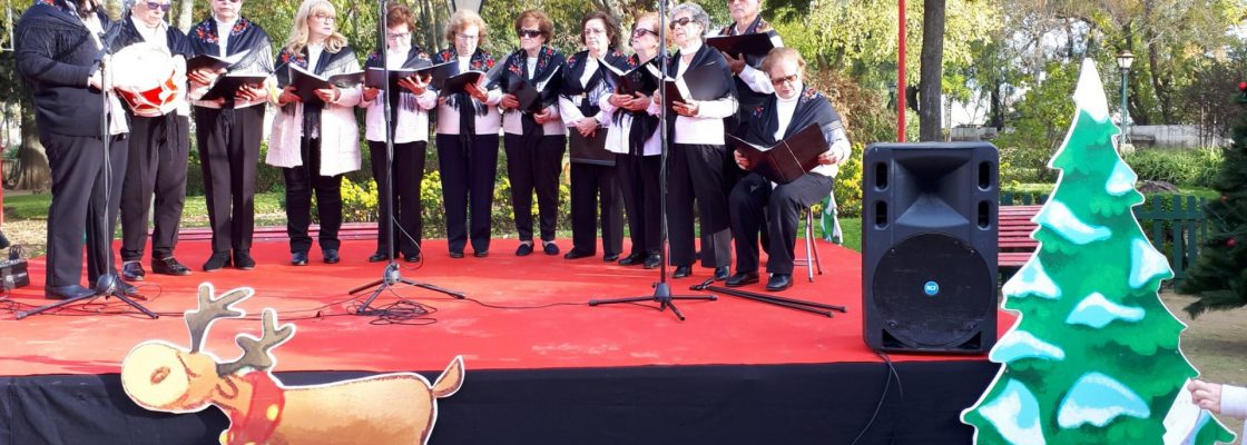 (Português) Centro de Convívio da CME actuou no “Jardim de Natal”