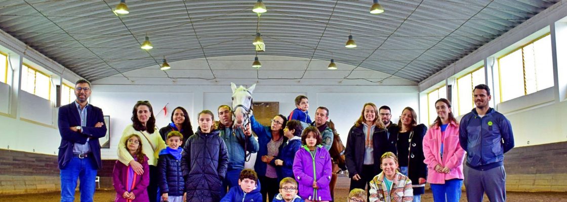 Crianças do OKUP@-TE visitaram picadeiro e cavalariças da GNR