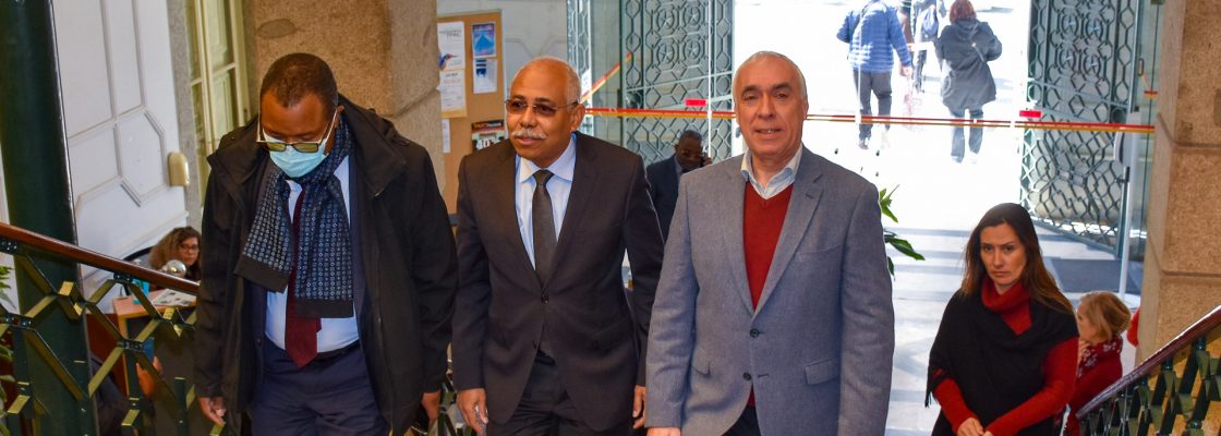 EMBAIXADOR DA REPÚBLICA POPULAR DE ANGOLA RECEBIDO NA CÂMARA MUNICIPAL DE ÉVORA
