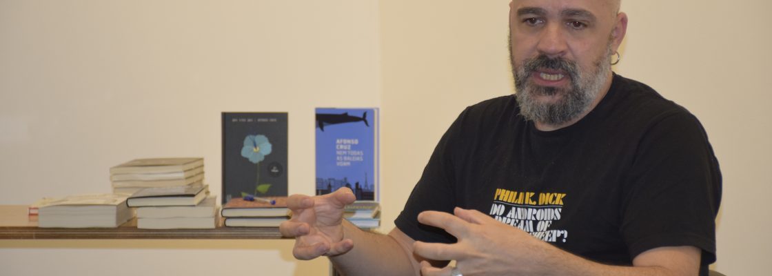 AFONSO CRUZ ESTEVE NA FEIRA DO LIVRO DE ÉVORA A CONVERSAR SOBRE A SUA ESCRITA