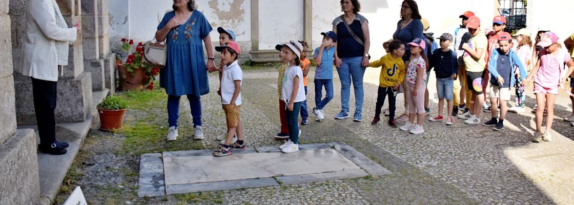 Artes à Escola levou crianças a conhecerem trabalho do Eborae Música