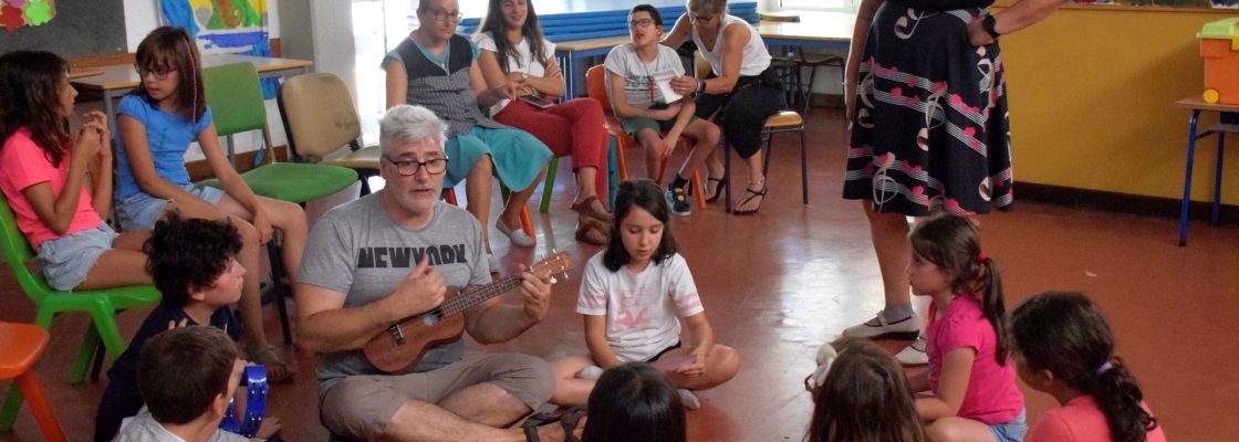 Artes à Escola proporciona oficina de ilustração e jogos musicais às crianças do OKUPA-TE IN...
