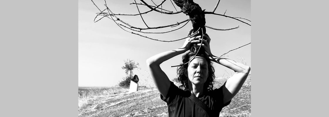 Arquivado: Caminha para um lugar de força | Performance