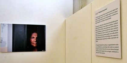 Exposição fotográfica alerta para o crime da violência contra idosos