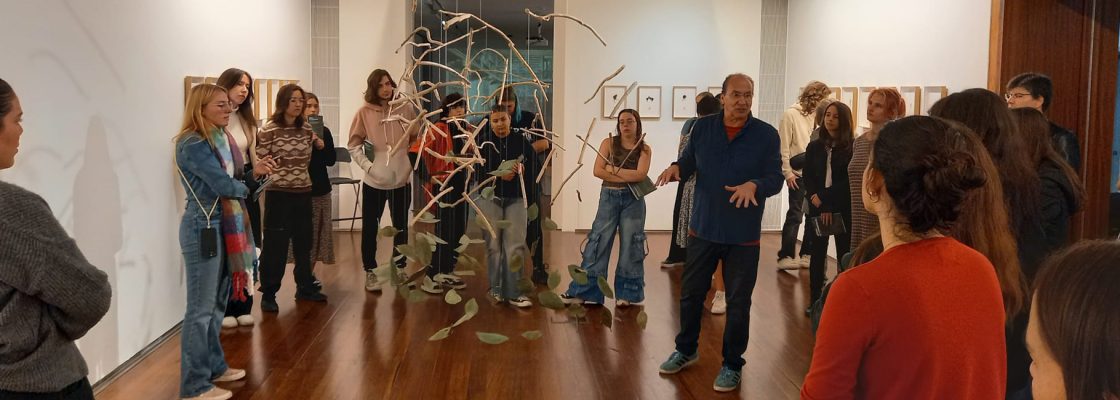 Archived: Apanhados do clima | Visita-jogo na exposição Abrigo de combatentes