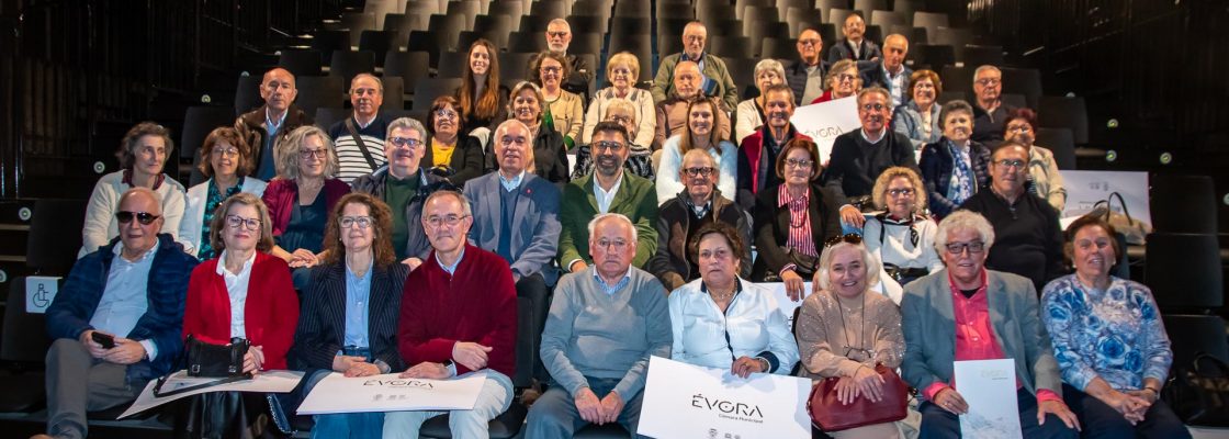 CÂMARA MUNICIPAL DE ÉVORA HOMENAGEOU TRABALHADORES APOSENTADOS