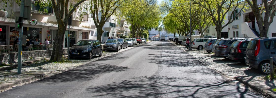 TRABALHOS DE REPAVIMENTAÇÃO PROSSEGUEM NAS RUAS DE MAIOR CIRCULAÇÃO DA CIDADE