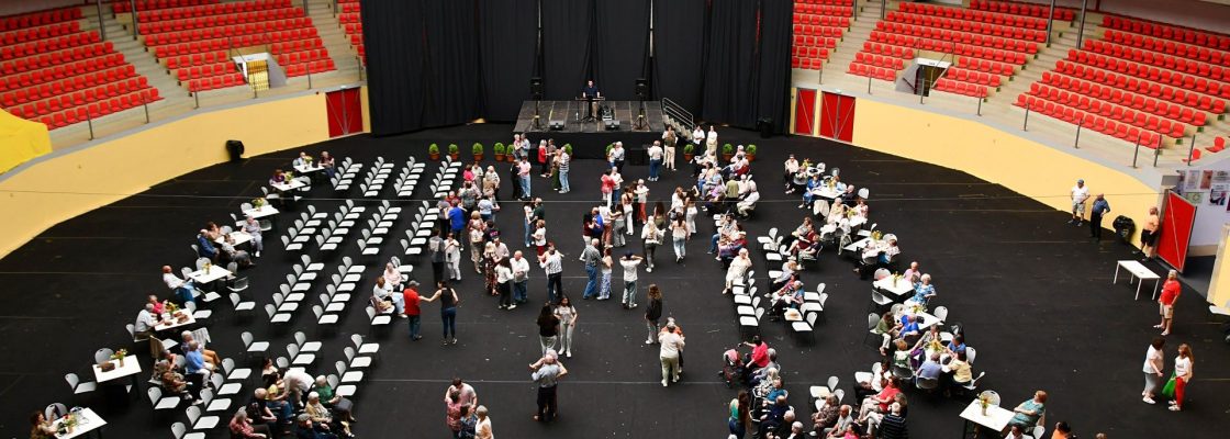 Baile da Espiga animou seniores na Arena d´Évora