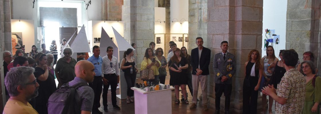 Exposição ‘Três Vértices’ mostra trabalhos dos alunos finalistas da licenciatura em Artes...
