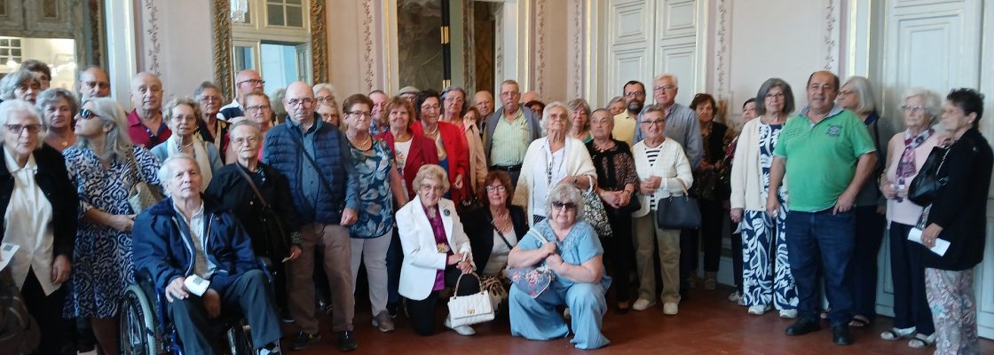 Utentes do Centro de Convívio da CME conheceram o Palácio de Queluz