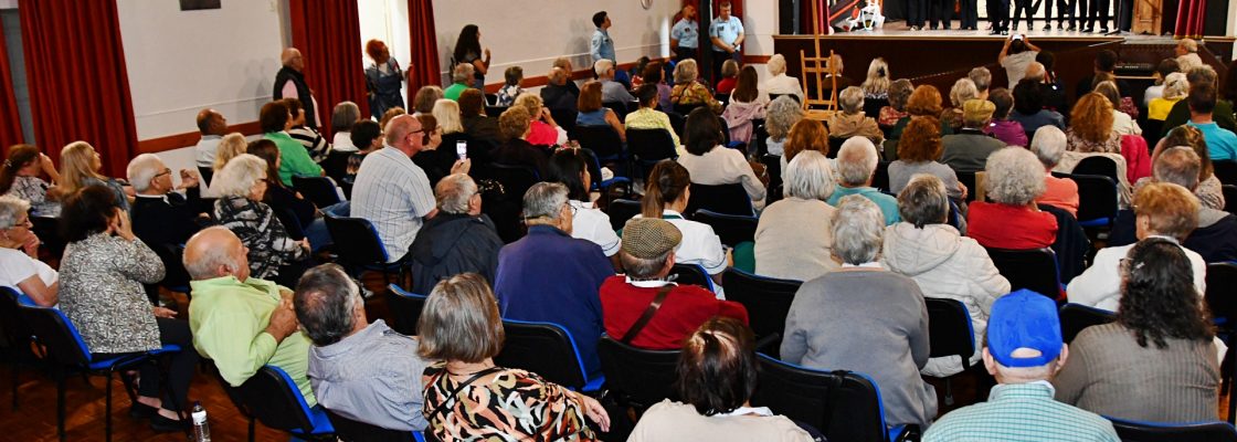 (Português) Centro de Convívio da CME participou em peça de teatro sobre segurança dos idosos
