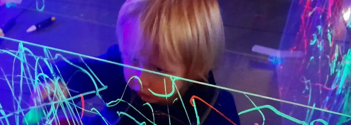 Archived: (Português) Oficina para bebés: História do Peixinho Vermelho, com a escritora e art...