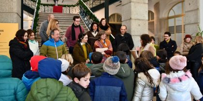 Alunos da EB 1 de S. Mamede vieram cantar as Janeiras aos Paços do Concelho